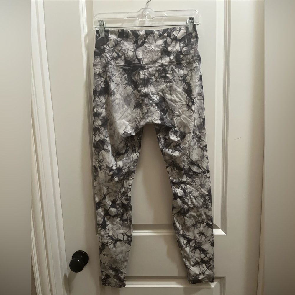 Lululemon Size 8 Wunder Under High-Rise Tight Dual Shibori Full-On Luxtreme 28'' - Picture 2 of 5